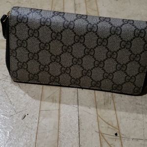 Gucci zip around wallet